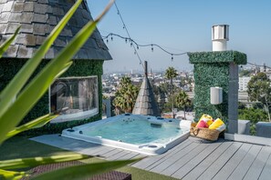 Bañera de hidromasaje al aire libre