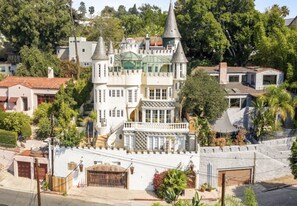 Exterior - Modern Vintage compound 11 bedrooms 12 1/2 BA (Los Angeles)