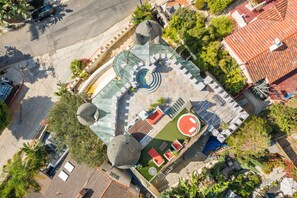 Exterior - Modern Vintage compound 11 bedrooms 12 1/2 BA (Los Angeles)