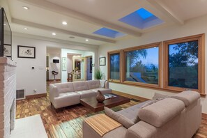 Interior - Modern Vintage compound 11 bedrooms 12 1/2 BA (Los Angeles)