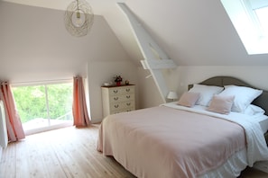 6 chambres, fer et planche à repasser, lit parapluie, Wi-Fi gratuit