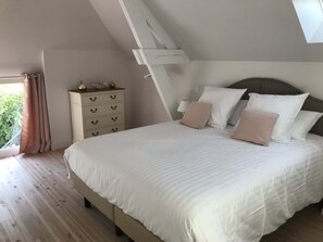 6 bedrooms, iron/ironing board, travel crib, free WiFi - Gite l'Hermine, 15 pers, heated indoor pool, RDC PMR, enclosed garden (Azay-le-Rideau)
