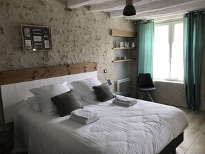 6 chambres, fer et planche à repasser, lit parapluie, Wi-Fi gratuit