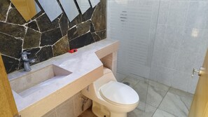 Dusche, Handtücher, Seife, Shampoo