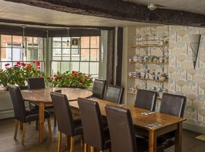 Desayuno a la carta todos los días (con cargo) 