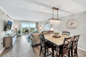 Interior - DESTINed for the Salt Life – Islander 611 (Destin)