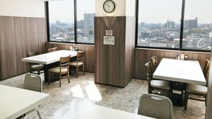 A conference room with a city view, a clock, and a no-smoking sign. - Hotel Sports Palko (Gifu)