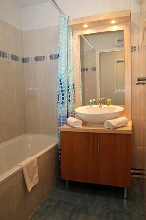 Bathtub