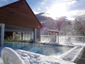 Indoor pool, a heated pool - Wifi, view mountain, swimming pool, sauna, hammam, terrace, balcony, parking, tv, ski locker, 38m² (Luz-Saint-Sauveur)