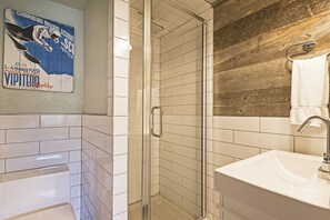 Douche, serviettes fournies