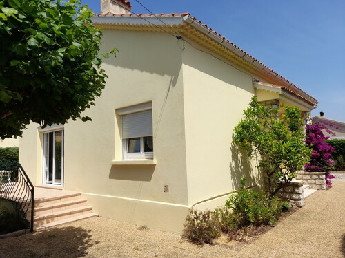 VILLA  AVEC JARDIN PROCHE DES PLAGES