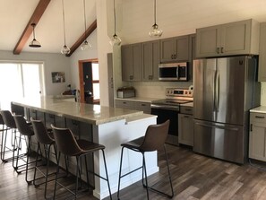 Refrigerador, microondas, horno, placa de cocina
