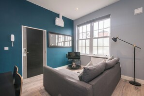 Doppelzimmer zur Einzelnutzung | Wohnbereich | Flachbildfernseher