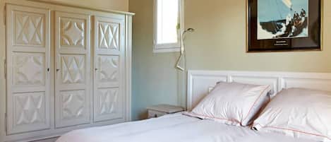 2 chambres, fer et planche Ă repasser, Wi-Fi gratuit, draps fournis
