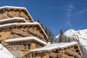 Exterior - Wifi, 20m from ski slopes, fitness, swimming pool, terrace, balcony, parking, tv, ski locker, 70m² (Le Grand-Bornand)