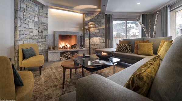 Living area - Wifi, 20m from ski slopes, fitness, swimming pool, terrace, balcony, parking, tv, ski locker, 70m² (Le Grand-Bornand)
