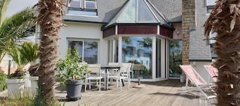 Pretty villa with beautiful garden in Concarneau