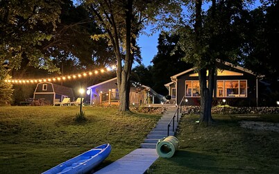 3BR, 2Bath, fire pit and bar on full Rec 5 Lake chain- pontoon