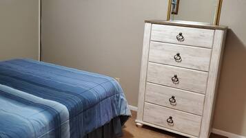 1 habitación, tabla de planchar con plancha, wifi y ropa de cama