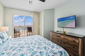 3 bedrooms, iron/ironing board, travel crib, free WiFi - Summer Place 107, One step to beach, 2 Pools, 2 sets Beach Chairs included (Fort Walton Beach)