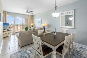 Interior - Summer Place 107, One step to beach, 2 Pools, 2 sets Beach Chairs included (Fort Walton Beach)