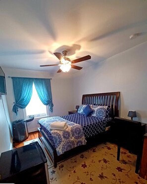 2 bedrooms, in-room safe, desk, iron/ironing board