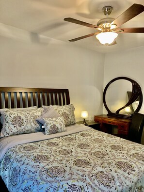 2 bedrooms, in-room safe, desk, iron/ironing board - Quiet Two Bedroom All Inclusive Providence Boston  (Pawtucket)