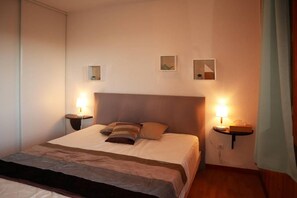 Room - Ski-in/ski-out & foot of the slopes, 2nd floor, view valley, swimming pool, sauna, hammam, balcony (Les Orres)