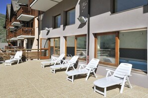 Property grounds - Ski-in/ski-out & foot of the slopes, swimming pool, ski locker, 50m², Valmeinier (Valmeinier)