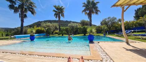 Piscina all'aperto, una piscina riscaldata