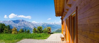 Chalet, ski-in/ski-out & foot of the slopes, fitness, sauna, terrace, fireplace or stove, parking