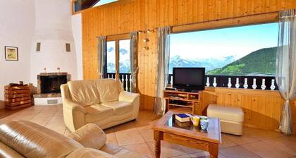 Chalet, 350m from ski slopes, sauna, terrace, balcony, fireplace or stove, parking, tv, 250m²