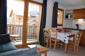 Living area - 200m from ski slopes, 3rd floor, view mountain, balcony, tv, ski locker, 30m², Superdévoluy (Le Dévoluy)