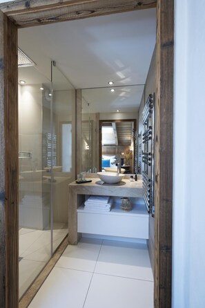 Badewanne, Haartrockner