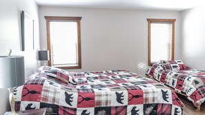 3 bedrooms, WiFi, bed sheets - Overlook Cabin Rental - Pet Friendly! (Valemount)