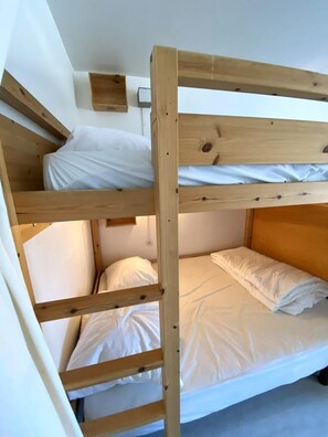 WiFi - At the foot of shops, 4th floor, view valley, balcony, tv, 28m², Superdévoluy (Le Dévoluy)