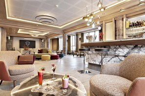 Bar (on property) - Wifi, ski-in/ski-out & foot of the slopes, fitness, swimming pool, balcony, parking, tv, ski locker (Valmorel)