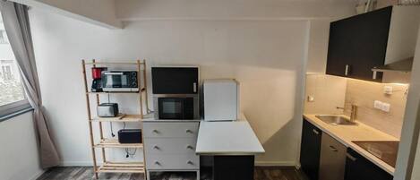 Fridge, microwave, dishwasher