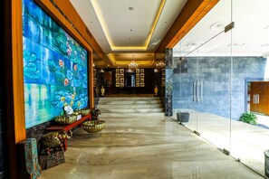 Interior entrance - Hotel Piccadily Raipur (Raipur)