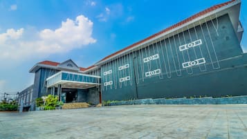 Free self-parking, free valet parking