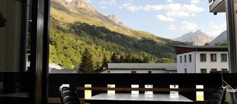 350m from ski slopes, 1st floor, balcony, parking, ski locker, 24m², Valloire