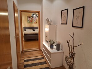 2 Schlafzimmer, schallisolierte Zimmer, Reisekinderbett, WLAN