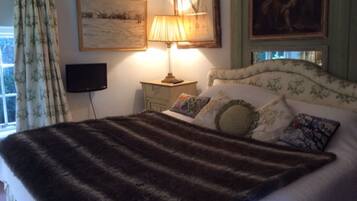 Double Room, 1 King Bed, Garden View (Large) | Iron/ironing board, free cribs/infant beds, free rollaway beds