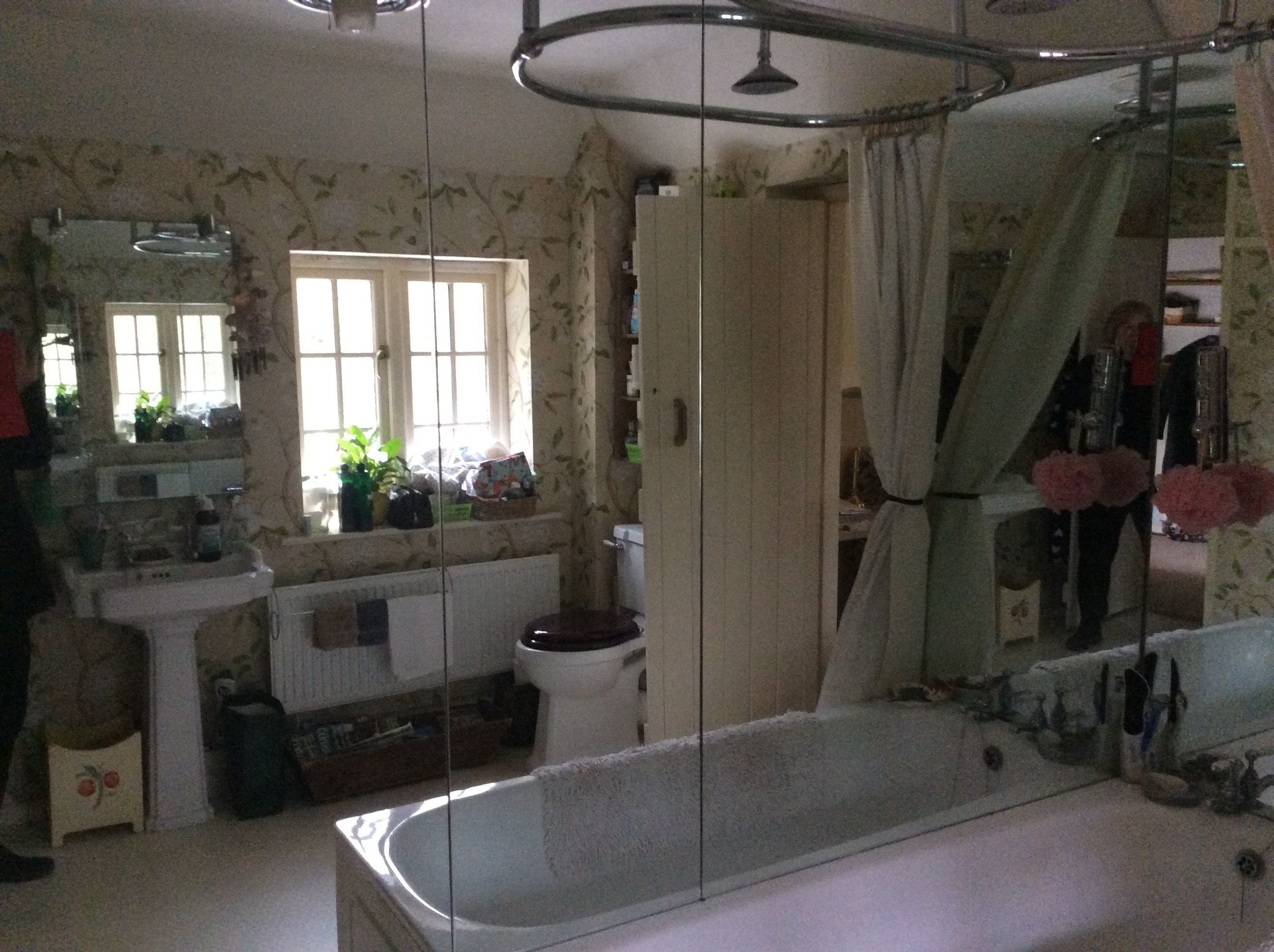 غرفة مزدوجة - سرير ملكي - منظر للحديقة (Large) | حمام | مستلزمات فاخرة للعناية الشخصية، مجففات شعر، برانس (أردية) حمّام