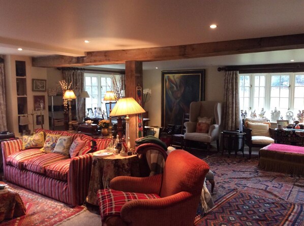 تلفزيون بشاشة مسطحة