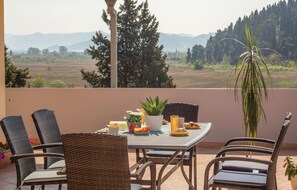 Outdoor dining - Awesome apartment in Rogotin with WiFi (Rogotin)