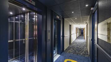 Individuell eingerichtet, schallisolierte Zimmer, Bügeleisen/Bügelbrett