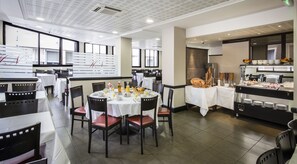 Daily buffet breakfast (EUR 12 per person) - Hotel National (Lourdes)