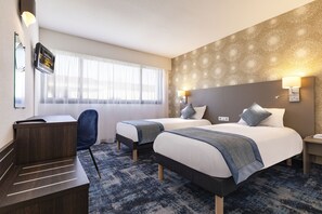 طراز فريد لكل وحدة وتجهيزات عازلة للصوت ومكواة/لوح كي