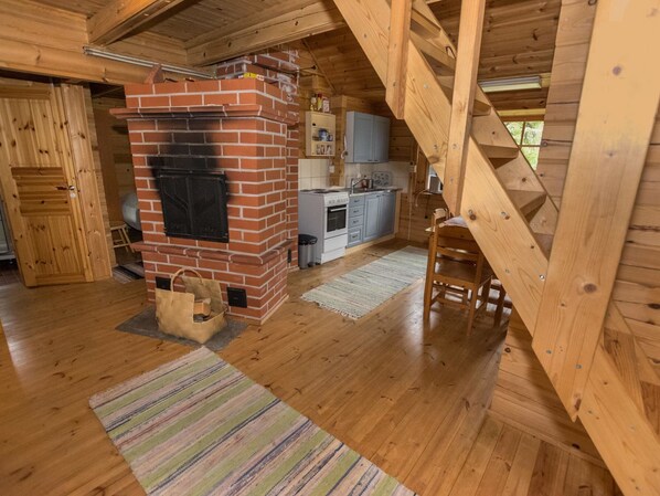 Refrigerador, microondas, utensilios de cocina